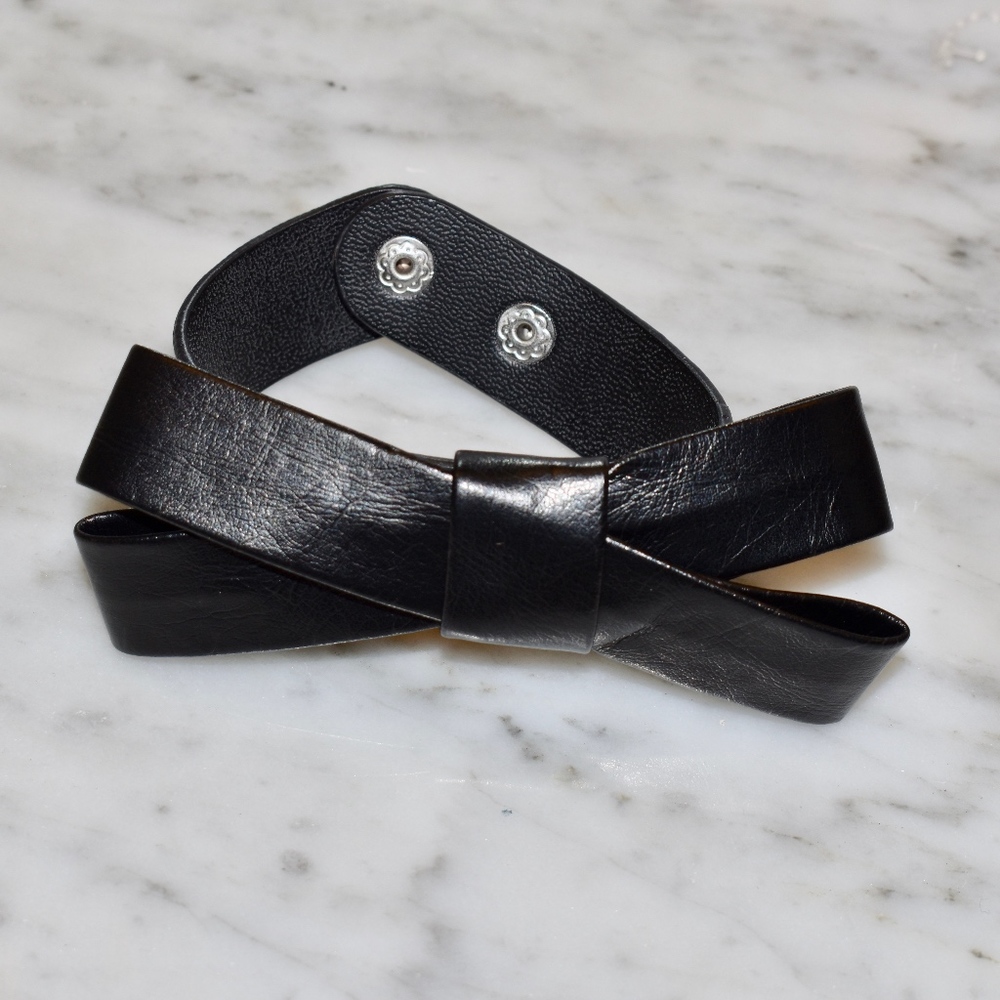 Black Faux Leather Bow Snap  Bracelet